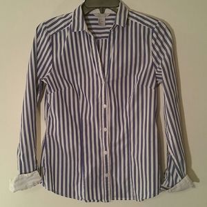 H&M BLUE & WHITE BUTTON DOWN SHIRT